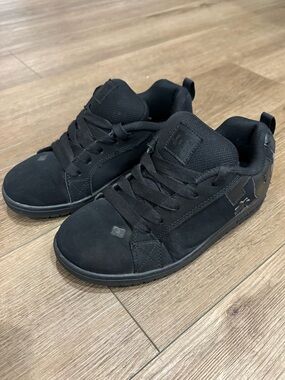 DC All-Black Court Graffik